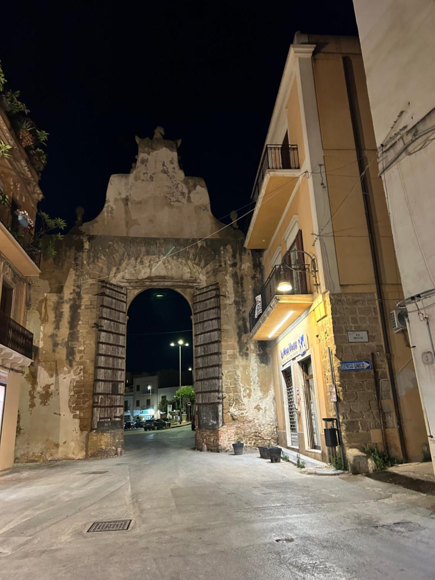 Апартаменты Porta Palermo Centro Шакка Экстерьер фото